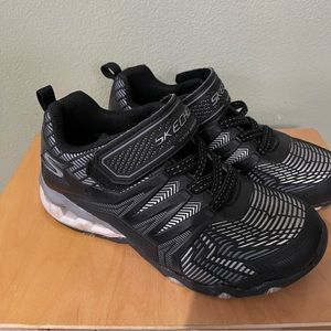 Skechers Boys Shoes Size 2 Used